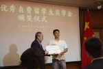 Congratulations to Boyang for receiving the 2026 Award for Outstanding Overseas Study Elite, one of the highest Chinese government awards for Chinese PhD students studying overseas! 👋👋